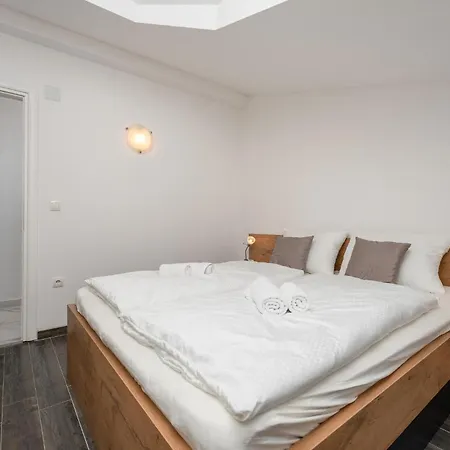 2 Bedroom Stunning In Apartment