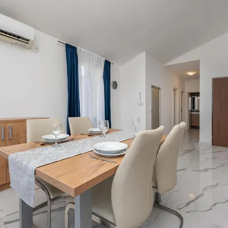 2 Bedroom Stunning In * Turanj