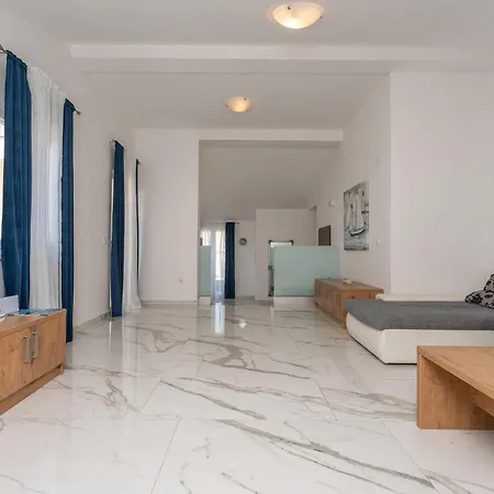 2 Bedroom Stunning In Apartmán Turanj