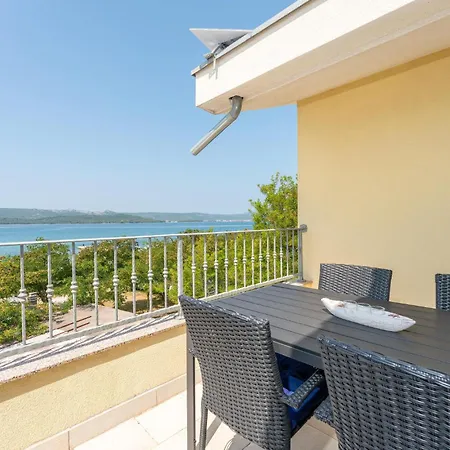 2 Bedroom Stunning In Apartment
