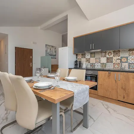 2 Bedroom Stunning In Turanj