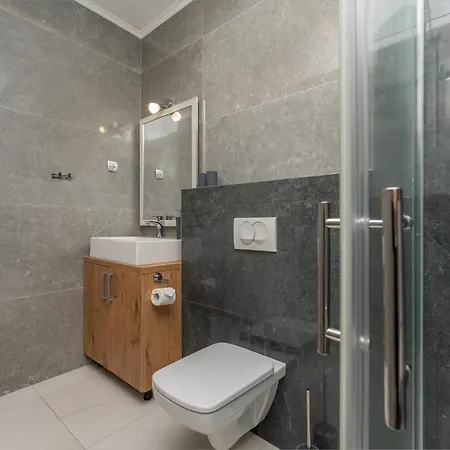 2 Bedroom Stunning In Apartmán Turanj