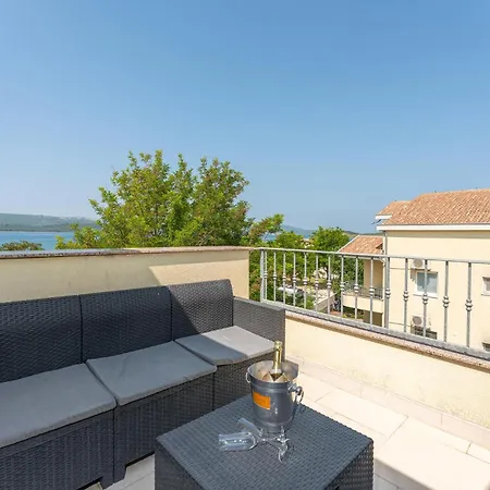 Apartment 2 Bedroom Stunning In